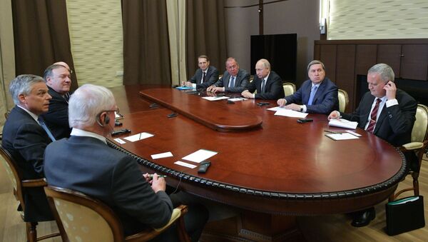 Sastanak u Sočiju ruskog predsednika Vladimira Putina i američkog državnog sekretara Majka Pompea - Sputnik Srbija