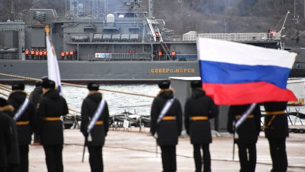 Противподморнички брод Северне флоте Русије Североморск током уласка у луку Севастопољ - Sputnik Србија