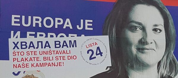 Jedan od bilborda na kojima se SDSS zahvalio vandalima koji su pomogli kampanju za izbore za Evropski parlament. Jedan od bilborda na kojima se SDSS zahvalio vandalima koji su pomogli kampanju za izbore za Evropski parlament. - Sputnik Srbija