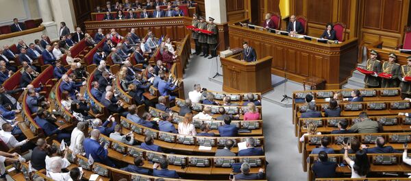 Predsednik Ukrajine Vladimir Zelenski obraća se poslanicima Vrhovne rade - Sputnik Srbija