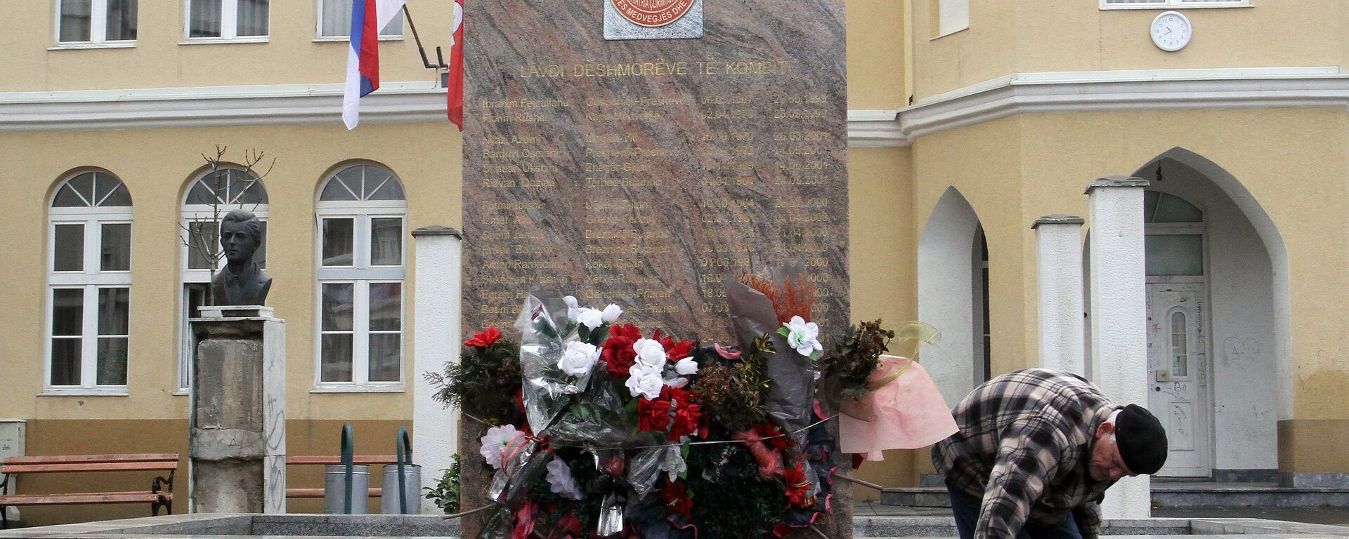 Споменик терористима ОВПБМ у Прешеву 16. јануара 2013. - Sputnik Србија, 1920, 22.10.2023