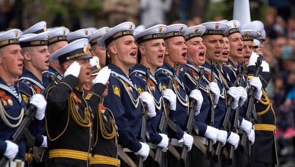 Парадни одред кадета Црноморске војне академије у Севастопољу на Паради победе - Sputnik Србија