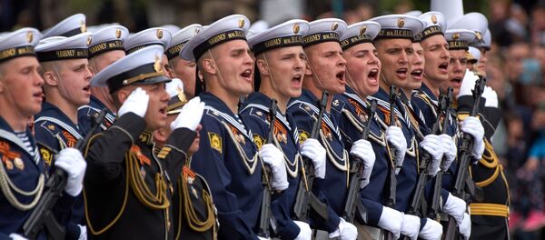 Парадни одред кадета Црноморске војне академије у Севастопољу на Паради победе - Sputnik Србија