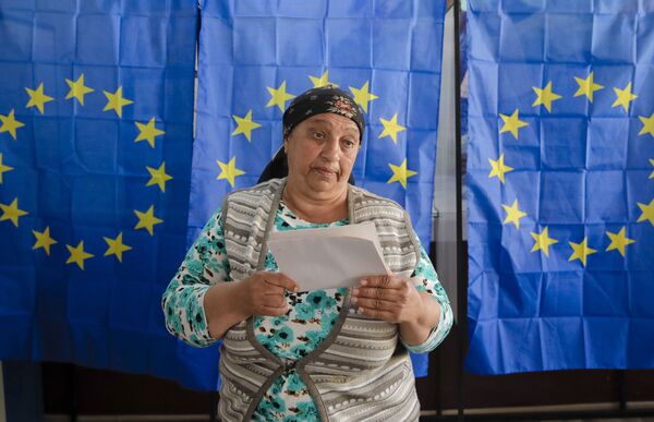 Izbori za EP: Narodnjaci vode, Le Penova potukla Makrona, uspeh desničara u Nemačkoj (foto) Izbori za EP: Narodnjaci vode, Le Penova potukla Makrona, uspeh desničara u Nemačkoj (foto) - Sputnik Srbija