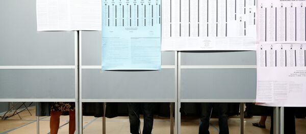 Glasanje na izborima za Evropski parlament u Dernu, Belgija. Glasanje na izborima za Evropski parlament u Dernu, Belgija. - Sputnik Srbija