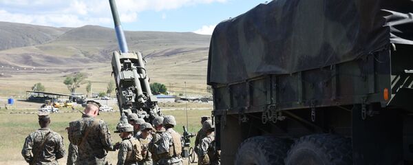 Vojnici pored haubice M777 kalibra 155mm na vojnim vežbama NATO-a u Gruziji - Sputnik Srbija