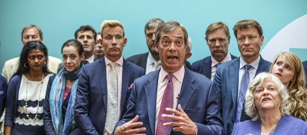 Најџел Фараж са својим сарадницима - Sputnik Србија