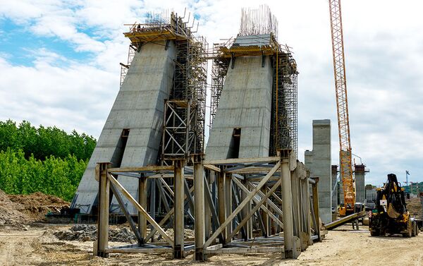 За изградњу темеља свих 59 стубних места уграђено је 1.450 бушених шипова, чија укупна дужина износи преко 40 километара. - Sputnik Србија