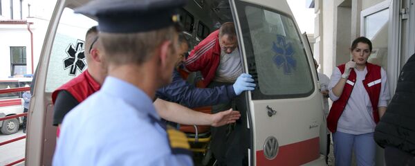 Dovođenje uhapšenih u službu hitne pomoći u Kosovskoj Mitrovici na Kosovu i Metohiji Dovođenje uhapšenih u službu hitne pomoći u Kosovskoj Mitrovici na Kosovu i Metohiji - Sputnik Srbija