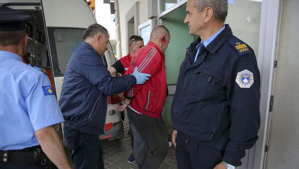 Dovođenje povređenih u službu hitne pomoći u Kosovskoj Mitrovici na Kosovu i Metohiji - Sputnik Srbija