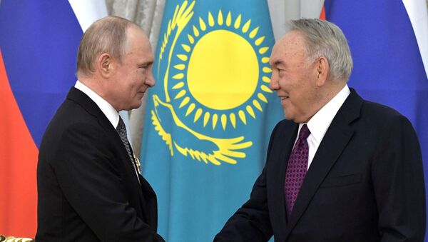 Predsednik Rusije Vladimir Putin i bivši predsednik Kazahstana Nursultan Nazarbajev - Sputnik Srbija