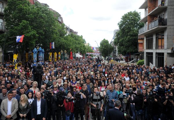 Срби у Косовској Митровици на митингу Срби у Косовској Митровици на митингу - Sputnik Србија