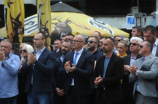 Лидери Срба на КиМ на великом митингу у Косовској Митровици Лидери Срба на КиМ на великом митингу у Косовској Митровици - Sputnik Србија