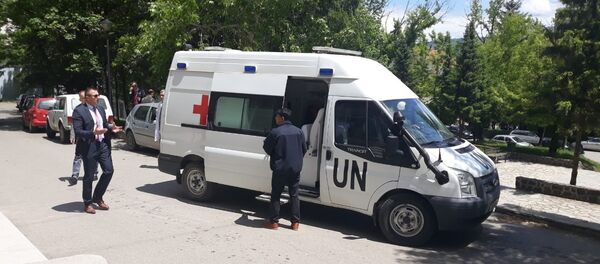 Амбулантно возило Унмика којим ће на ВМА бити пребачен повређени руски дипломата - Sputnik Србија
