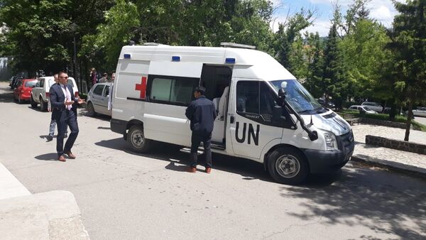 Амбулантно возило Унмика којим ће на ВМА бити пребачен повређени руски дипломата - Sputnik Србија