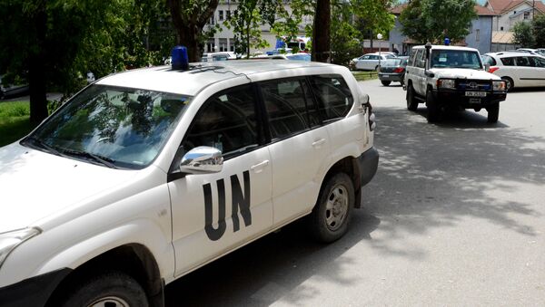 Vozila misije UN na KiM ispred Kliničko-bolničkog centra u Kosovskoj Mitrovici - Sputnik Srbija