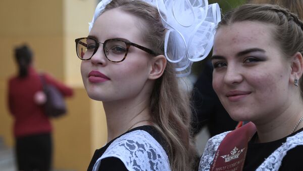 Kako su ruski maturanti proslavili poslednje školsko zvono - Sputnik Srbija