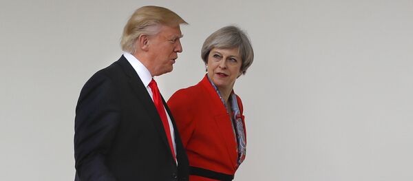 Амерички председник Доналд Трамп и премијерка Велике Британије Тереза Меј - Sputnik Србија