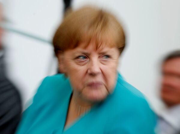 Србима сад треба стрпљење: Признање Косова повући ће и неки оснивачи ЕУ (видео) Србима сад треба стрпљење: Признање Косова повући ће и неки оснивачи ЕУ (видео) - Sputnik Србија