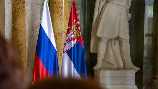 Zastave Rusije i Srbije  - Sputnik Srbija