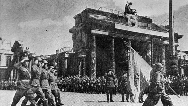Парада совјетских трупа у Берлину на Дан победе у Другом светском рату - Sputnik Србија