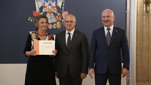 Uručenje priznanja glavnoj urednici Sputnjika Ljubinki Milinčić - Sputnik Srbija