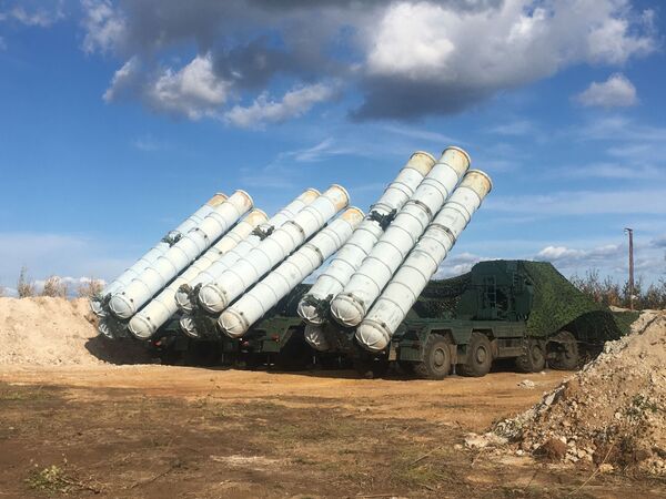 Amerika razmatra uvođenje sankcija Turskoj zbog S-400 Amerika razmatra uvođenje sankcija Turskoj zbog S-400 - Sputnik Srbija