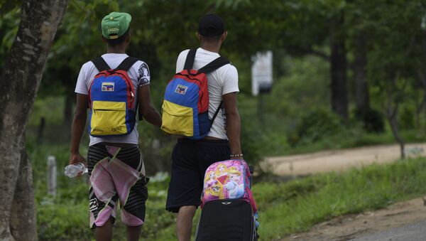 Venecuelanski migranti u Kolumbiji na granici sa Venecuelom - Sputnik Srbija
