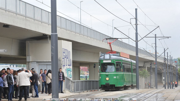 Трамвај преко моста на Ади - Sputnik Србија