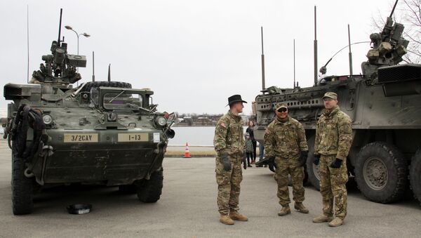 Američki vojnici pored oklopnih transportera na vojnim vežbama u Letoniji - Sputnik Srbija
