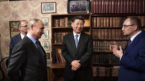Кинески председник Си Ђинпинг постао је почасни доктор наука руског универзитета - Sputnik Србија