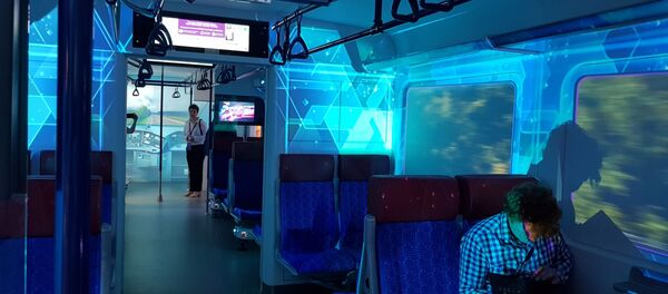 Dizajn za 21. vek: Voz ima USB punjače, bežični internet... - Sputnik Srbija