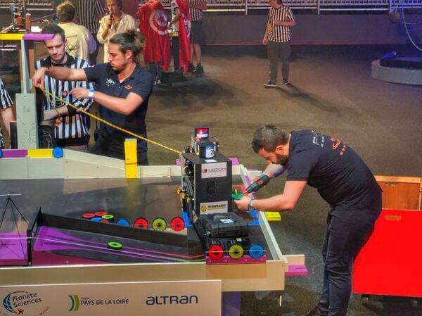 Руски робот се креће генијално, али су свет покорили — српски мозгови (фото) Руски робот се креће генијално, али су свет покорили — српски мозгови (фото) - Sputnik Србија