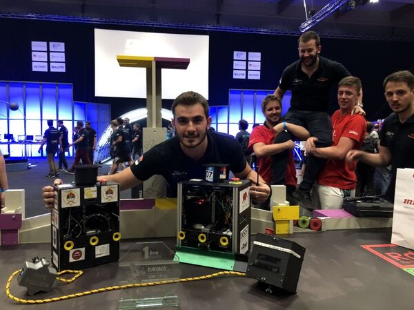 Руски робот се креће генијално, али су свет покорили — српски мозгови (фото) Руски робот се креће генијално, али су свет покорили — српски мозгови (фото) - Sputnik Србија