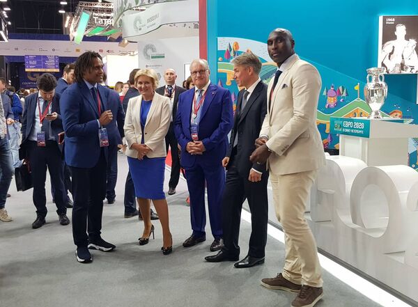 Zlatna lopta Lava Jašina, pehar „Anri Delon“, Homičeve kopačke Zlatna lopta Lava Jašina, pehar „Anri Delon“, Homičeve kopačke - Sputnik Srbija