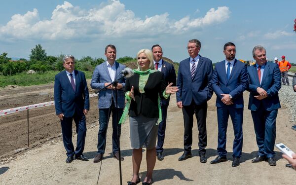 Mihajlovićeva pozitivno ocenila tok izgradnje nove brze pruge na deonici Inđija–Beška Mihajlovićeva pozitivno ocenila tok izgradnje nove brze pruge na deonici Inđija–Beška - Sputnik Srbija