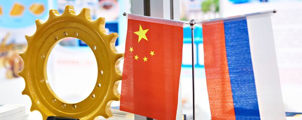 Zastave Rusije i Kine Zastave Rusije i Kine - Sputnik Srbija