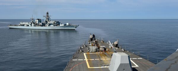 Američki raketni razarač „Grejvli“ i britanska kraljevska fregata „Vestminster“ na Baltičkom moru - Sputnik Srbija