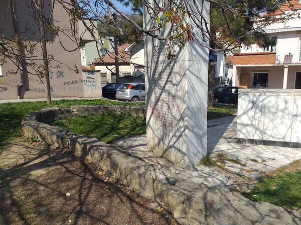 Кукасти крст освануо у Београду, Рус моли да га хитно склонимо (фото) - Sputnik Србија