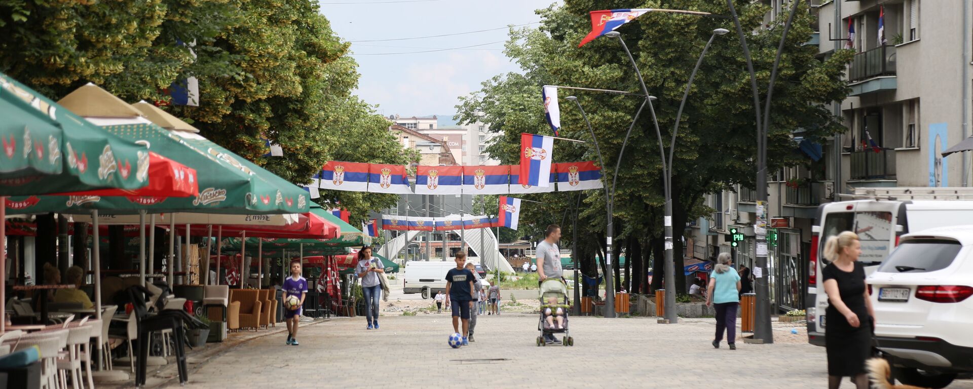 Centar severne Kosovske Mitrovice ni po čemu ne podseća na praznovanje za koje se sprema Priština - Sputnik Srbija, 1920, 09.10.2025