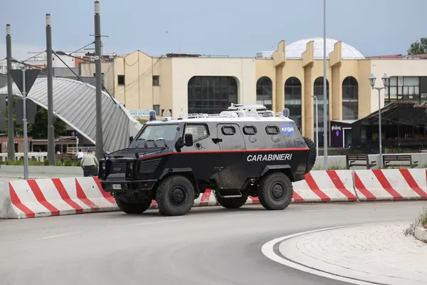 Возило Кфора у близини моста на Ибру Возило Кфора у близини моста на Ибру - Sputnik Србија