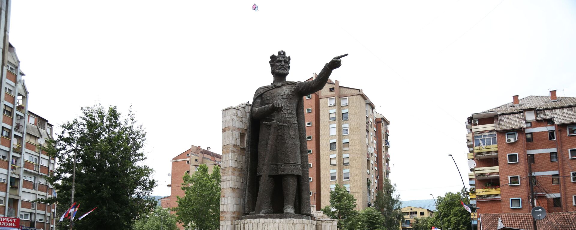 Kružni tok oko spomenika knezu Lazaru uobičajeno prometan u ovo doba dana - Sputnik Srbija, 1920, 18.12.2025