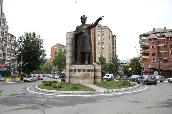 Кружни ток око споменика кнезу Лазару уобичајено прометан у ово доба дана Кружни ток око споменика кнезу Лазару уобичајено прометан у ово доба дана - Sputnik Србија