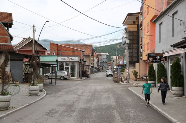 Дан кад је НАТО умарширао на Космет: Приштина пирује, север стрепи (видео, фото) Дан кад је НАТО умарширао на Космет: Приштина пирује, север стрепи (видео, фото) - Sputnik Србија