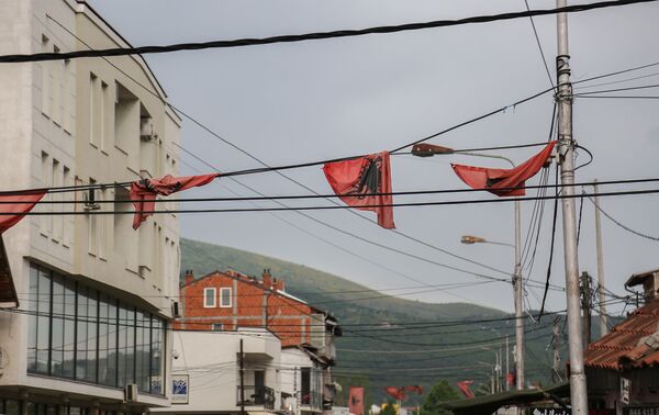 Дан кад је НАТО умарширао на Космет: Приштина пирује, север стрепи (видео, фото) Дан кад је НАТО умарширао на Космет: Приштина пирује, север стрепи (видео, фото) - Sputnik Србија