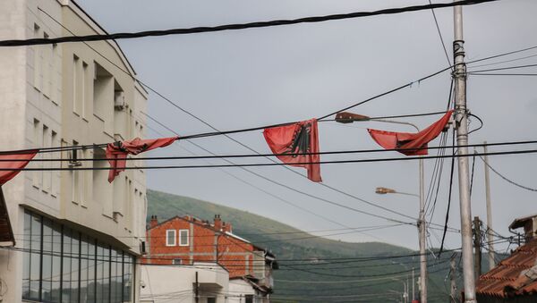 Albanske zastave u Kosovskoj Mitrovici - Sputnik Srbija