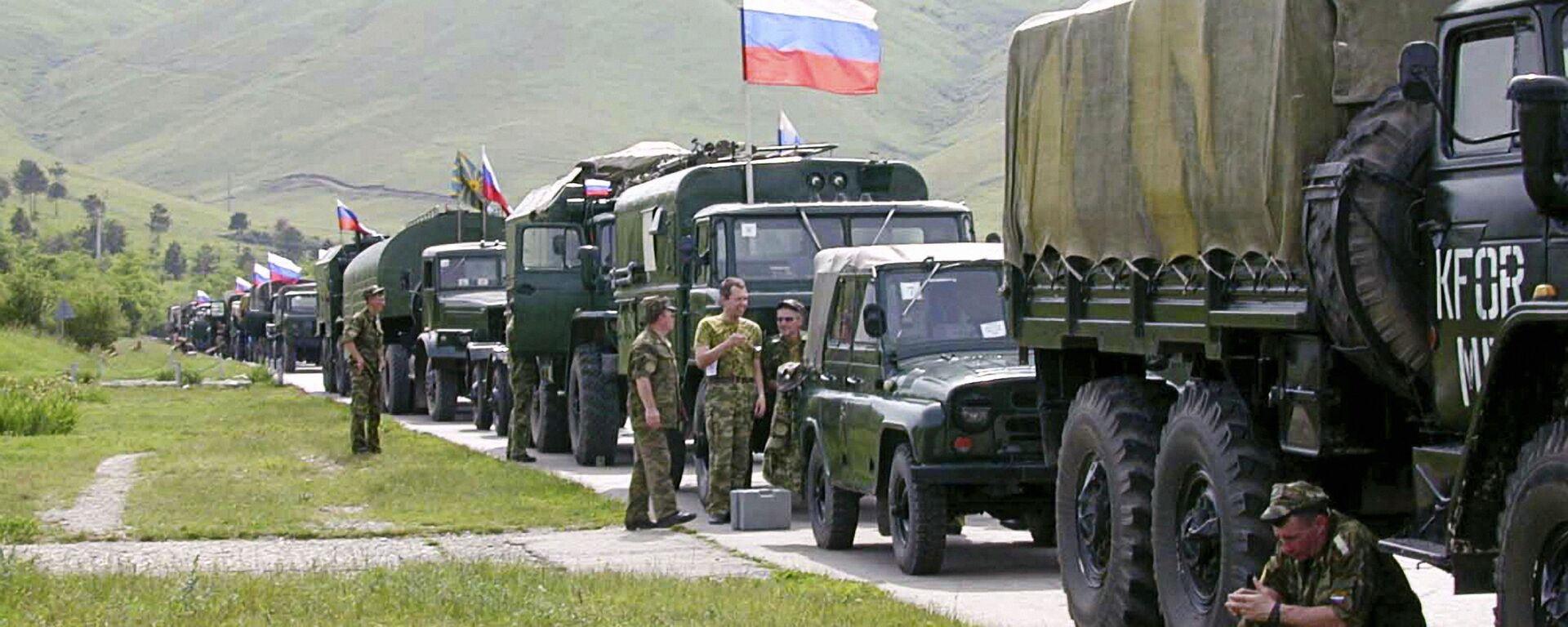 Руски војници на путу за Приштину 1999. год.  - Sputnik Србија, 1920, 16.08.2022