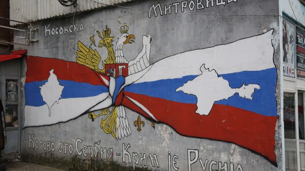 Mural u Kosovskoj Mitrovici koji govori o odnosu Srba prema Rusiji - Sputnik Srbija
