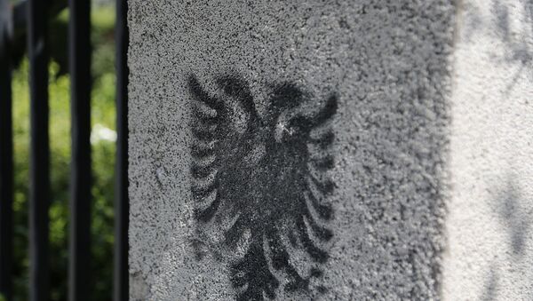 Албански орао нацртан на зиду у Приштини - Sputnik Србија