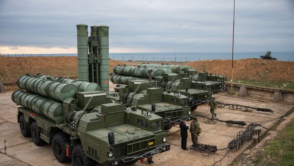 Руски противваздушни лансерни систем С-400 „Тријумф“ у Севастопољу - Sputnik Србија